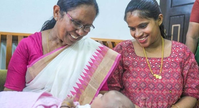 നിപയെ അതിജീവിച്ച അജന്യയെ സന്ദര്ശിച്ച് കെ കെ ശൈലജ നിപയെ അതിജീവിച്ച അജന്യയെ സന്ദര്ശിച്ച് കെ കെ ശൈലജ