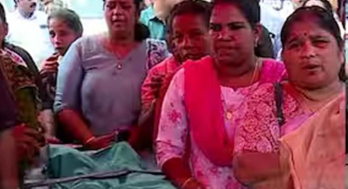 കാട്ടാന ആക്രമണത്തിൽ മരണം ; കോതമംഗലത്ത് മൃതദേഹവുമായി നടുറോഡിൽ വൻ പ്രതിഷേധം കാട്ടാന ആക്രമണത്തിൽ മരണം ; കോതമംഗലത്ത് മൃതദേഹവുമായി നടുറോഡിൽ വൻ പ്രതിഷേധം