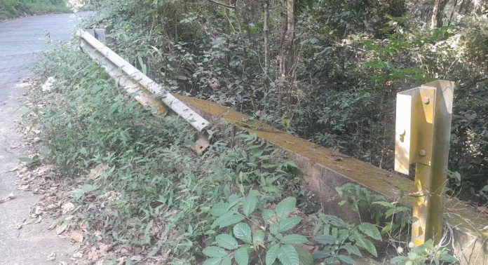 ചിറ്റാർ റോഡിലെ ക്രാഷ് ബാരിയർ പുനഃസ്ഥാപിക്കണം ; ആവശ്യം ശക്തമാകുന്നു ചിറ്റാർ റോഡിലെ ക്രാഷ് ബാരിയർ പുനഃസ്ഥാപിക്കണം ; ആവശ്യം ശക്തമാകുന്നു