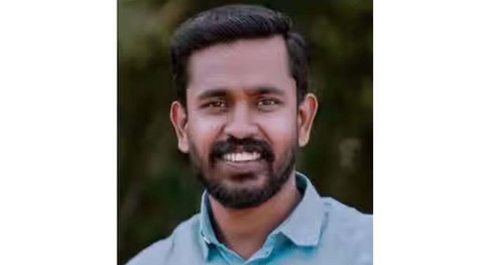 സമരാഗ്നി വേദിയിലെ ദേശീയഗാനം ; നേതാക്കളെ വിമർശിച്ച് യൂത്ത് കോൺഗ്രസ് ജില്ലാ പ്രസിഡന്റ് സമരാഗ്നി വേദിയിലെ ദേശീയഗാനം ; നേതാക്കളെ വിമർശിച്ച് യൂത്ത് കോൺഗ്രസ് ജില്ലാ പ്രസിഡന്റ്