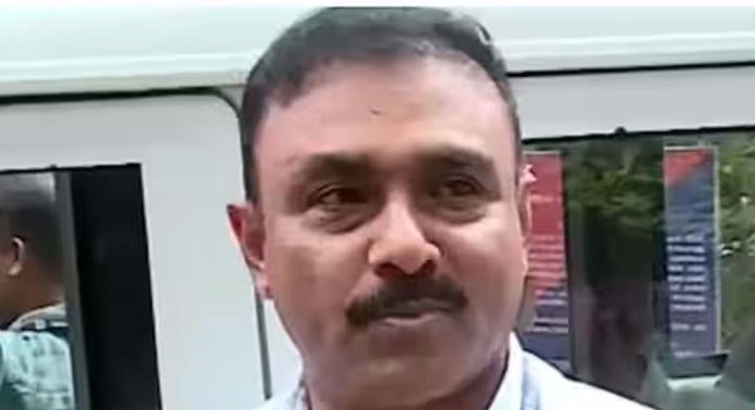 പുരാവസ്തു തട്ടിപ്പ് കേസിൽ ഡിവൈഎസ്പിക്കെതിരെ പരാതിക്കാർ പുരാവസ്തു തട്ടിപ്പ് കേസിൽ ഡിവൈഎസ്പിക്കെതിരെ പരാതിക്കാർ