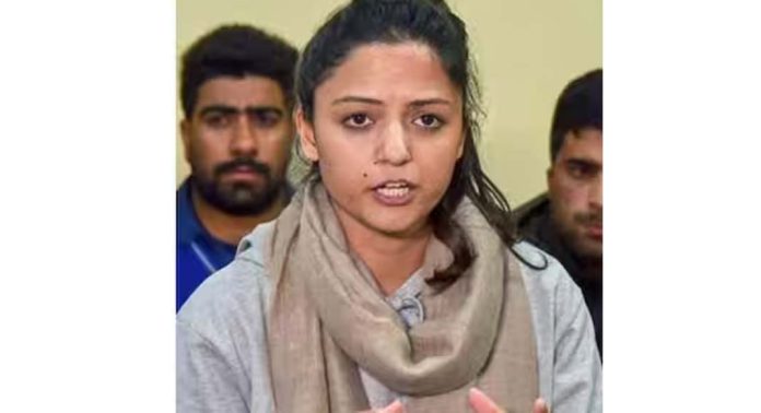 മോദിയോടുള്ള നിലപാട് മാറ്റത്തിന് കാരണം അതായിരുന്നു ; മറുപടിയുമായി ഷെഹ്ല റാഷിദ് മോദിയോടുള്ള നിലപാട് മാറ്റത്തിന് കാരണം അതായിരുന്നു ; മറുപടിയുമായി ഷെഹ്ല റാഷിദ്