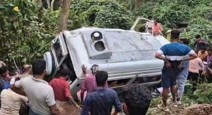 മാങ്കുളം അപകടമുണ്ടായത് ഡ്രൈവറുടെ പരിചയക്കുറവും അമിതവേഗതയുമെന്ന് മോട്ടോർ വാഹന വകുപ്പ് മാങ്കുളം അപകടമുണ്ടായത് ഡ്രൈവറുടെ പരിചയക്കുറവും അമിതവേഗതയുമെന്ന് മോട്ടോർ വാഹന വകുപ്പ്