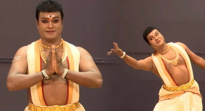 കലാമണ്ഡലത്തിൽ മോഹിനിയാട്ടം അവതരിപ്പിച്ച് ആർ എൽ വി രാമകൃഷ്ണൻ കലാമണ്ഡലത്തിൽ മോഹിനിയാട്ടം അവതരിപ്പിച്ച് ആർ എൽ വി രാമകൃഷ്ണൻ