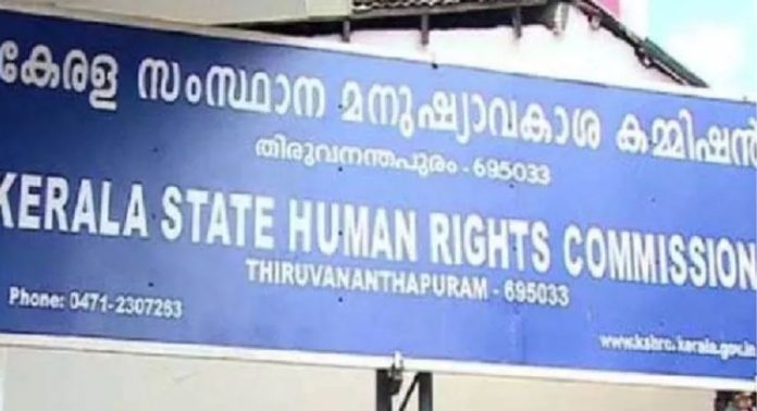 വയോധികയെ വീടിന് പുറത്താക്കി മക്കൾ വീടുപൂട്ടി പോയ സംഭവം; സ്വമേധയാ കേസെടുത്ത് മനുഷ്യാവകാശ കമ്മിഷൻ വയോധികയെ വീടിന് പുറത്താക്കി മക്കൾ വീടുപൂട്ടി പോയ സംഭവം; സ്വമേധയാ കേസെടുത്ത് മനുഷ്യാവകാശ കമ്മിഷൻ