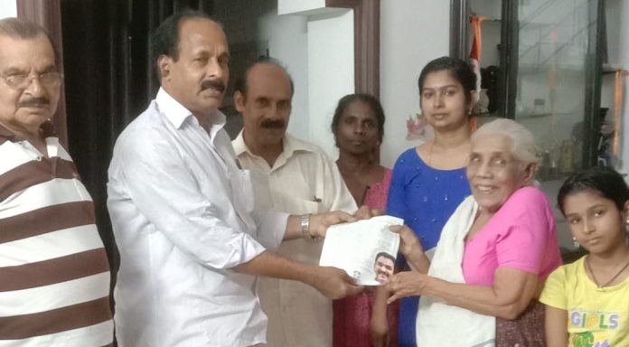 ആന്റോയ്ക്ക് ഒരു വോട്ടും യു.ഡി.എഫിന് ഒരു നോട്ടും ; വടക്കുപുറത്ത് ഗൃഹസമ്പർക്ക പരിപാടി നടത്തി ആന്റോയ്ക്ക് ഒരു വോട്ടും യു.ഡി.എഫിന് ഒരു നോട്ടും ; വടക്കുപുറത്ത് ഗൃഹസമ്പർക്ക പരിപാടി നടത്തി