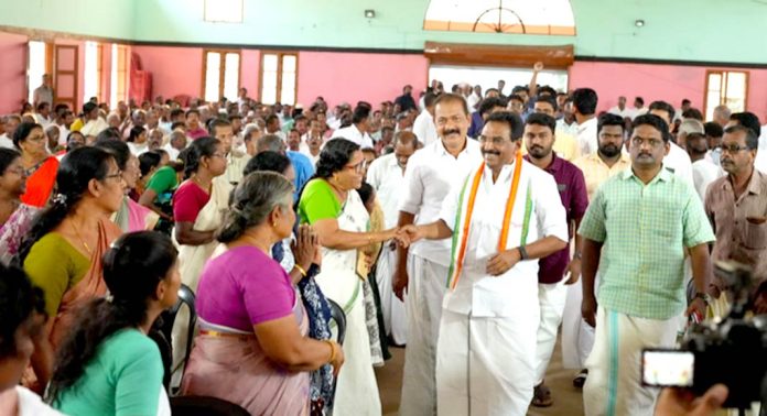 നരേന്ദ്രമോദി നൽകുന്ന ഗ്യാരണ്ടി വാറണ്ടി ഇല്ലാത്ത ഗ്യാരണ്ടിയാണെന്ന് തിരുവഞ്ചൂർ രാധാകൃഷ്ണൻ നരേന്ദ്രമോദി നൽകുന്ന ഗ്യാരണ്ടി വാറണ്ടി ഇല്ലാത്ത ഗ്യാരണ്ടിയാണെന്ന് തിരുവഞ്ചൂർ രാധാകൃഷ്ണൻ