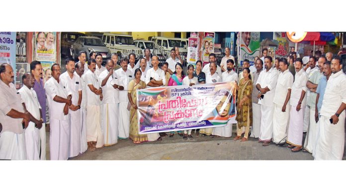 ഭാവിയിലെ ക്രിമിനലുകളെ വളർത്തുന്ന നഴ്സറിയാണ് എസ് എഫ് ഐ ; പ്രൊഫ സതീഷ് കൊച്ചുപറമ്പിൽ ഭാവിയിലെ ക്രിമിനലുകളെ വളർത്തുന്ന നഴ്സറിയാണ് എസ് എഫ് ഐ ; പ്രൊഫ സതീഷ് കൊച്ചുപറമ്പിൽ
