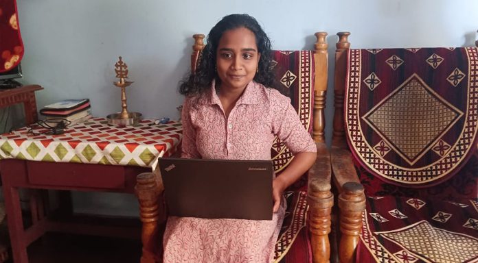 പ്രിയക്ക് ലാപ്ടോപ്പ് സമ്മാനിച്ച് ഇടുക്കി ഭദ്രാസനാധിപൻ പ്രിയക്ക് ലാപ്ടോപ്പ് സമ്മാനിച്ച് ഇടുക്കി ഭദ്രാസനാധിപൻ