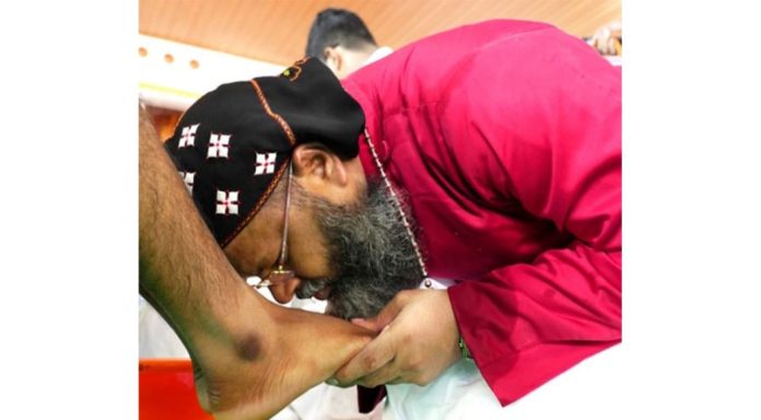 പരുമല സെമിനാരിയില് കാല്കഴുകല് ശുശ്രൂഷ നടന്നു പരുമല സെമിനാരിയില് കാല്കഴുകല് ശുശ്രൂഷ നടന്നു