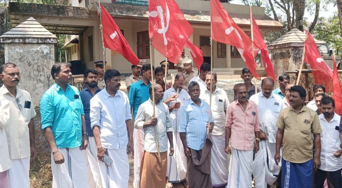 സി.പി.എം പീരുമേട് ലോക്കൽ കമ്മിറ്റിയുടെ നേതൃത്വത്തിൽ പ്രതിഷേധ മാർച്ചും ധർണ്ണയും സംഘടിപ്പിച്ചു സി.പി.എം പീരുമേട് ലോക്കൽ കമ്മിറ്റിയുടെ നേതൃത്വത്തിൽ പ്രതിഷേധ മാർച്ചും ധർണ്ണയും സംഘടിപ്പിച്ചു