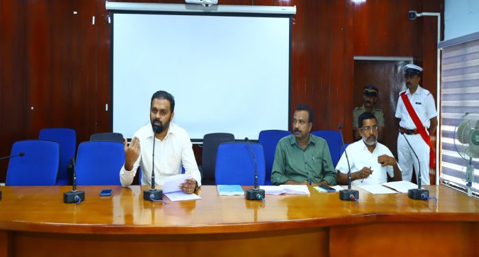 തെരഞ്ഞെടുപ്പ് നിരക്ക് ചാര്ട്ട് ; രാഷ്ട്രീയ പാര്ട്ടികളുടെ യോഗം ചേര്ന്നു തെരഞ്ഞെടുപ്പ് നിരക്ക് ചാര്ട്ട് ; രാഷ്ട്രീയ പാര്ട്ടികളുടെ യോഗം ചേര്ന്നു