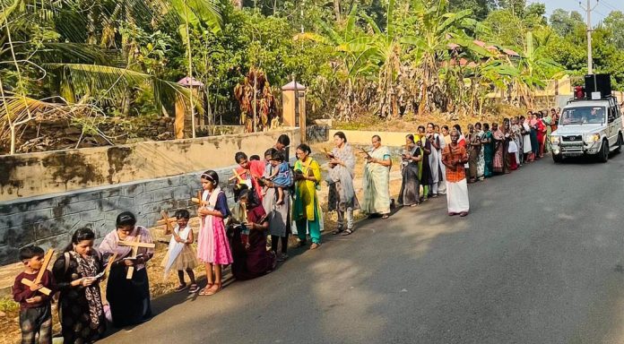 നാല്പതാം വെള്ളിയോട് അനുബന്ധിച്ച് വി കുരിശിന്റെ വഴി ആചരിച്ചു നാല്പതാം വെള്ളിയോട് അനുബന്ധിച്ച് വി കുരിശിന്റെ വഴി ആചരിച്ചു