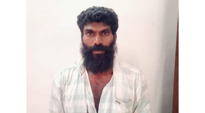 ഏലപ്പാറ സ്വകാര്യ ആശുപത്രിയിൽ ചികിത്സ തേടി എത്തിയയാൾ ഡോക്ടറെയും നേഴ്സിനെയും മർദ്ദിച്ച കേസിൽ ഒരാൾ അറസ്റ്റിൽ ഏലപ്പാറ സ്വകാര്യ ആശുപത്രിയിൽ ചികിത്സ തേടി എത്തിയയാൾ ഡോക്ടറെയും നേഴ്സിനെയും മർദ്ദിച്ച കേസിൽ ഒരാൾ അറസ്റ്റിൽ