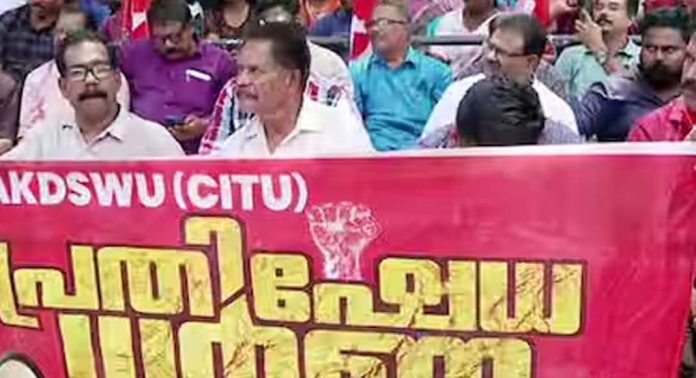ഡ്രൈവിംഗ് ലൈസൻസ് പരിഷ്കരണം അംഗീകരിക്കില്ല ; സെക്രട്ടറിയേറ്റിനു മുന്നിൽ സി.ഐ.ടി.യു സമരം ഡ്രൈവിംഗ് ലൈസൻസ് പരിഷ്കരണം അംഗീകരിക്കില്ല ; സെക്രട്ടറിയേറ്റിനു മുന്നിൽ സി.ഐ.ടി.യു സമരം