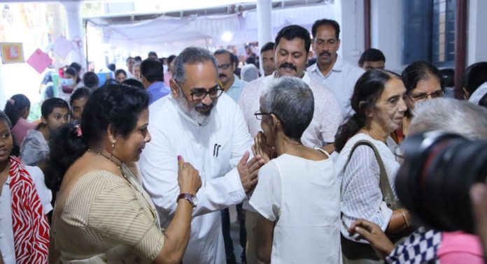 ഈസ്റ്റർ ദിന പുണ്യം തേടി രാജീവ് ചന്ദ്രശേഖർ പള്ളികൾ സന്ദർശിച്ചു ഈസ്റ്റർ ദിന പുണ്യം തേടി രാജീവ് ചന്ദ്രശേഖർ പള്ളികൾ സന്ദർശിച്ചു