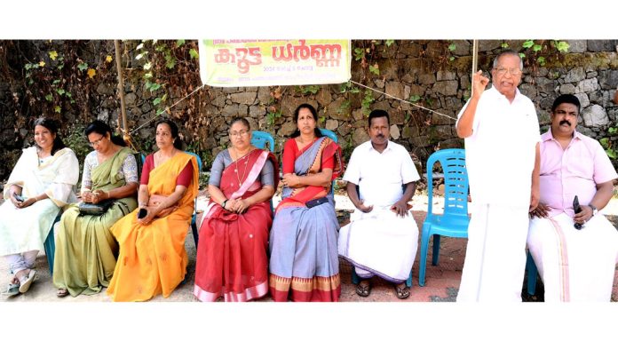 ആനിക്കാട് ഗ്രാമപഞ്ചായത്ത് മെമ്പർമാർ കൂട്ടധർണ്ണ നടത്തി ആനിക്കാട് ഗ്രാമപഞ്ചായത്ത് മെമ്പർമാർ കൂട്ടധർണ്ണ നടത്തി