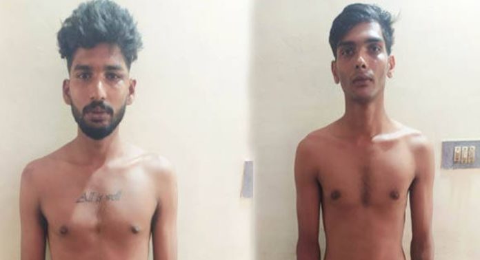 കൊല്ലത്ത് മദ്യലഹരിയിൽ വീടിന് നേരെ ആക്രമണം ; പ്രതികൾ അറസ്റ്റിൽ കൊല്ലത്ത് മദ്യലഹരിയിൽ വീടിന് നേരെ ആക്രമണം ; പ്രതികൾ അറസ്റ്റിൽ