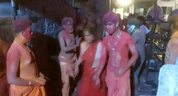 മധ്യപ്രദേശിൽ ക്ഷേത്രത്തിൽ തീപിടിത്തം; പൂജാരിമാർക്ക് പരിക്ക് മധ്യപ്രദേശിൽ ക്ഷേത്രത്തിൽ തീപിടിത്തം; പൂജാരിമാർക്ക് പരിക്ക്