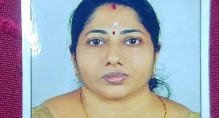 കണ്ടെയ്നർ ലോറിയിടിച്ച് സ്കൂട്ടർ യാത്രിക മരിച്ചു കണ്ടെയ്നർ ലോറിയിടിച്ച് സ്കൂട്ടർ യാത്രിക മരിച്ചു