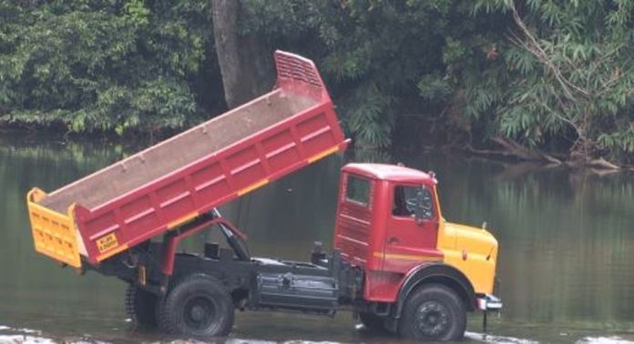 ഇനി ടിപ്പറില് ചീറിപ്പാഞ്ഞാല് കടുത്ത നടപടി ; പൂട്ടാന് പദ്ധതിയുമായി മോട്ടോര് വാഹന വകുപ്പ് ഇനി ടിപ്പറില് ചീറിപ്പാഞ്ഞാല് കടുത്ത നടപടി ; പൂട്ടാന് പദ്ധതിയുമായി മോട്ടോര് വാഹന വകുപ്പ്