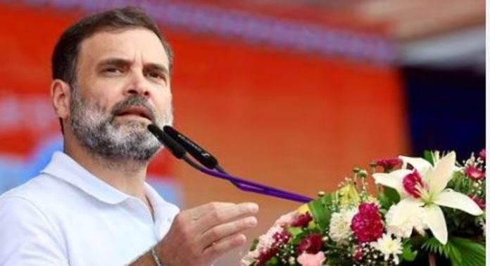 ഭരണഘടന തിരുത്തിയെഴുതാനുള്ള ബിജെപിയുടെയും ആർഎസ്എസിന്റെയും ഗൂഢപദ്ധതിയാണ് പുറത്തായത് ; വിമർശനവുമായി രാഹുൽ ഗാന്ധി ഭരണഘടന തിരുത്തിയെഴുതാനുള്ള ബിജെപിയുടെയും ആർഎസ്എസിന്റെയും ഗൂഢപദ്ധതിയാണ് പുറത്തായത് ; വിമർശനവുമായി രാഹുൽ ഗാന്ധി