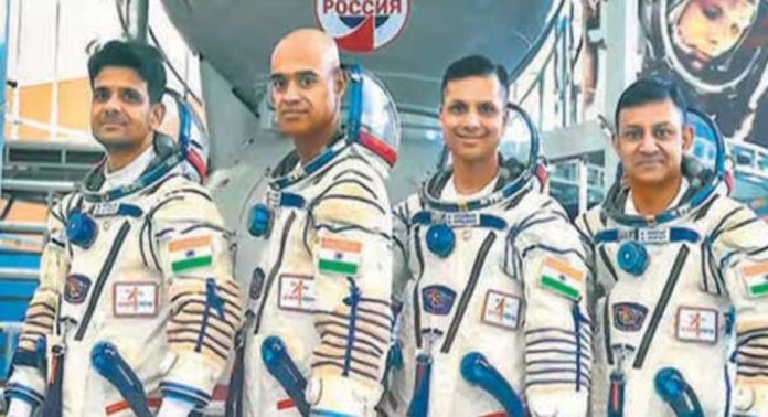 ഗഗൻയാൻ സംഘത്തെ സുരക്ഷിതമായി ഇറക്കാൻ ഭൂമിയിൽ 48 ഇടങ്ങൾ ; സുരക്ഷ ഉറപ്പാക്കാൻ ഇസ്രോ ഗഗൻയാൻ സംഘത്തെ സുരക്ഷിതമായി ഇറക്കാൻ ഭൂമിയിൽ 48 ഇടങ്ങൾ ; സുരക്ഷ ഉറപ്പാക്കാൻ ഇസ്രോ
