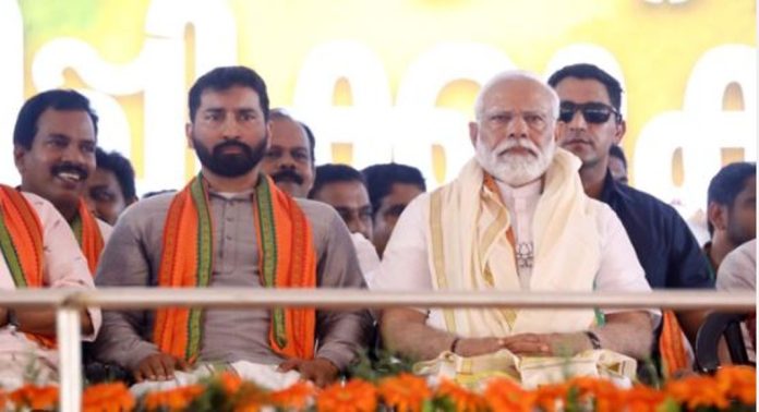 കേരളത്തിലെ വികസനത്തിന് എൻ.ഡി.എ എം.പിമാർ വേണം ; പ്രധാനമന്ത്രി നരേന്ദ്രമോദി കേരളത്തിലെ വികസനത്തിന് എൻ.ഡി.എ എം.പിമാർ വേണം ; പ്രധാനമന്ത്രി നരേന്ദ്രമോദി
