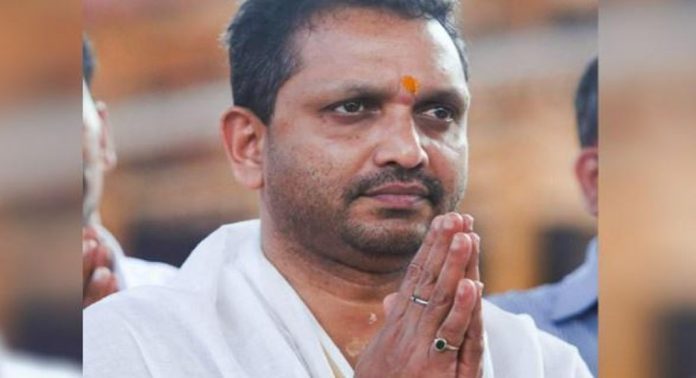 കൊടകര കുഴൽപ്പണക്കേസ് ; വീണ്ടും രാഷ്ട്രീയ ചർച്ചയാകുന്നു, ഈ വിഷയവുമായി ഒരു ബന്ധമില്ലെന്ന് ആവർത്തിച്ച് കെ സുരേന്ദ്രൻ കൊടകര കുഴൽപ്പണക്കേസ് ; വീണ്ടും രാഷ്ട്രീയ ചർച്ചയാകുന്നു, ഈ വിഷയവുമായി ഒരു ബന്ധമില്ലെന്ന് ആവർത്തിച്ച് കെ സുരേന്ദ്രൻ