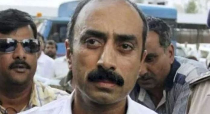 മയക്കുമരുന്ന് പിടികൂടിയ കേസ് ; സഞ്ജീവ് ഭട്ട് കുറ്റക്കാരനെന്ന് കോടതിയുടെ കണ്ടെത്തൽ മയക്കുമരുന്ന് പിടികൂടിയ കേസ് ; സഞ്ജീവ് ഭട്ട് കുറ്റക്കാരനെന്ന് കോടതിയുടെ കണ്ടെത്തൽ