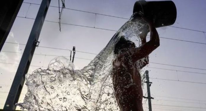 ഇന്ന് രണ്ട് ജില്ലകളിൽ താപനില ഉയരും ; മുന്നറിയിപ്പ് നൽകി അധികൃതർ ഇന്ന് രണ്ട് ജില്ലകളിൽ താപനില ഉയരും ; മുന്നറിയിപ്പ് നൽകി അധികൃതർ