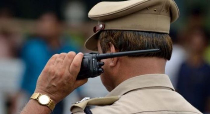 അടിമാലിയിൽ ബൈക്കിലെത്തിയ സംഘം പോലീസുകാരനെ വെട്ടി പരിക്കേൽപ്പിച്ചു ; അന്വേഷണം ആരംഭിച്ചു അടിമാലിയിൽ ബൈക്കിലെത്തിയ സംഘം പോലീസുകാരനെ വെട്ടി പരിക്കേൽപ്പിച്ചു ; അന്വേഷണം ആരംഭിച്ചു