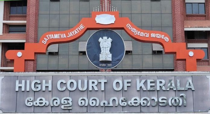 ആചാരത്തിന്റെ ഭാഗമായ വെടിക്കെട്ട് നിരോധിക്കുന്നത് അപകടത്തിന്റെ പേരിൽ ഗതാഗതം നിരോധിക്കുന്നതിന് സമം ; ഹൈക്കോടതി ആചാരത്തിന്റെ ഭാഗമായ വെടിക്കെട്ട് നിരോധിക്കുന്നത് അപകടത്തിന്റെ പേരിൽ ഗതാഗതം നിരോധിക്കുന്നതിന് സമം ; ഹൈക്കോടതി