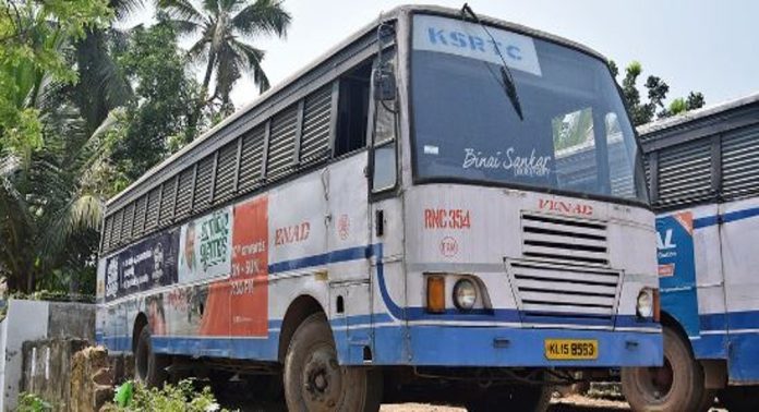 രാത്രി ട്രിപ്പുകള് വെട്ടിക്കുറച്ച് കെഎസ്ആർടിസി ; യാത്രക്കാര് പ്രതിസന്ധിയിൽ രാത്രി ട്രിപ്പുകള് വെട്ടിക്കുറച്ച് കെഎസ്ആർടിസി ; യാത്രക്കാര് പ്രതിസന്ധിയിൽ