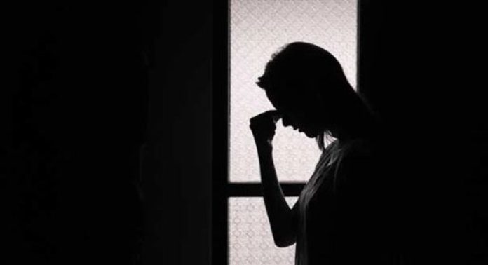 ലോ കോളേജ് വിദ്യാർഥിനിക്കെതിരെ ലൈംഗികാതിക്രമം ; എ.ബി.വി.പി നേതാവിനെതിരെ പോലീസ് കേസെടുത്തു ലോ കോളേജ് വിദ്യാർഥിനിക്കെതിരെ ലൈംഗികാതിക്രമം ; എ.ബി.വി.പി നേതാവിനെതിരെ പോലീസ് കേസെടുത്തു