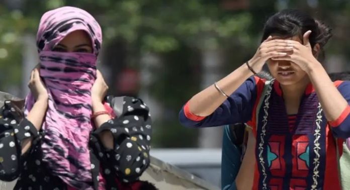 വേനൽച്ചൂടിൽ പൊള്ളി സംസ്ഥാനം ; ഇന്ന് ഒമ്പത് ജില്ലകളിൽ യെല്ലോ അലര്ട്ട്, മുന്നറിയിപ്പ് നൽകി അധികൃതർ വേനൽച്ചൂടിൽ പൊള്ളി സംസ്ഥാനം ; ഇന്ന് ഒമ്പത് ജില്ലകളിൽ യെല്ലോ അലര്ട്ട്, മുന്നറിയിപ്പ് നൽകി അധികൃതർ