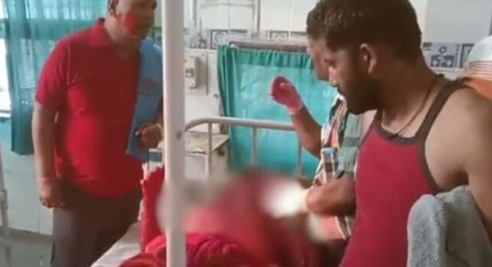 ക്ഷേത്രത്തിൽ ഭസ്മ ആരതിക്കിടെ തീപിടിത്തം ; 13 പേർക്ക് പൊള്ളലേറ്റു ക്ഷേത്രത്തിൽ ഭസ്മ ആരതിക്കിടെ തീപിടിത്തം ; 13 പേർക്ക് പൊള്ളലേറ്റു