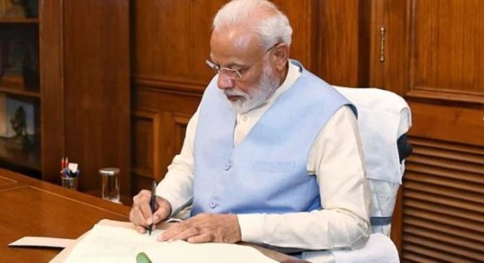 എന്റെ പ്രിയപ്പെട്ട കുടുംബാംഗങ്ങളെ…., നമുക്ക് വികസിത ഇന്ത്യയ്ക്കായി വോട്ട് ചെയ്യാം ; വോട്ടര്മാര്ക്ക് കത്തെഴുതി നരേന്ദ്രമോദി എന്റെ പ്രിയപ്പെട്ട കുടുംബാംഗങ്ങളെ…., നമുക്ക് വികസിത ഇന്ത്യയ്ക്കായി വോട്ട് ചെയ്യാം ; വോട്ടര്മാര്ക്ക് കത്തെഴുതി നരേന്ദ്രമോദി