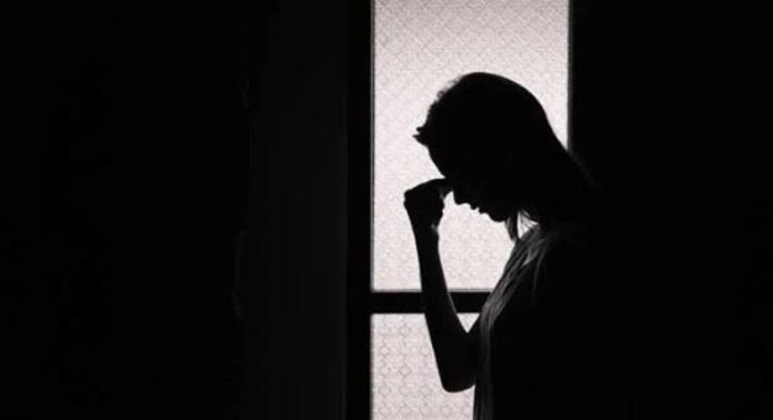 കെട്ടിയിട്ട് ബലാത്സംഗം ചെയ്തു ; സുഹൃത്തിനെതിരെ പരാതിയുമായി യുവതി, പോലീസ് കേസെടുത്തു കെട്ടിയിട്ട് ബലാത്സംഗം ചെയ്തു ; സുഹൃത്തിനെതിരെ പരാതിയുമായി യുവതി, പോലീസ് കേസെടുത്തു
