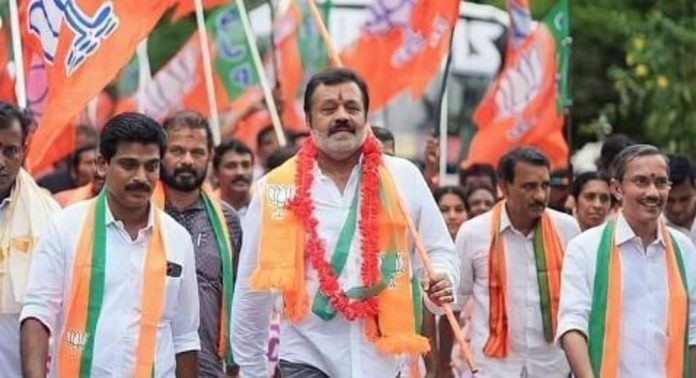 വോട്ട് തേടി പള്ളിയിലേക്ക് കുതിച്ചെത്തി ബിജെപി സ്ഥാനാര്ഥി സുരേഷ് ഗോപി ; പിന്നാലെ വിയോജിപ്പുകള് തുറന്ന് പറഞ്ഞ് വൈദികന്, ചിരിയടക്കാൻ പറ്റാതെ നാട്ടുകാർ…! വോട്ട് തേടി പള്ളിയിലേക്ക് കുതിച്ചെത്തി ബിജെപി സ്ഥാനാര്ഥി സുരേഷ് ഗോപി ; പിന്നാലെ വിയോജിപ്പുകള് തുറന്ന് പറഞ്ഞ് വൈദികന്, ചിരിയടക്കാൻ പറ്റാതെ നാട്ടുകാർ…!