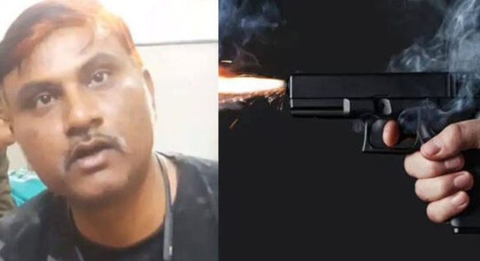 ഇതാണ് ധീരത ; കൈപ്പത്തിയിൽ വെടിയുണ്ട തുളഞ്ഞുകയറി, പിന്നാലെ 30 കിലോമീറ്ററോളം ബസ് ഓടിച്ചു, ഒടുവിൽ ഡ്രൈവർ രക്ഷിച്ചത് 35പേരുടെ ജീവൻ…! ഇതാണ് ധീരത ; കൈപ്പത്തിയിൽ വെടിയുണ്ട തുളഞ്ഞുകയറി, പിന്നാലെ 30 കിലോമീറ്ററോളം ബസ് ഓടിച്ചു, ഒടുവിൽ ഡ്രൈവർ രക്ഷിച്ചത് 35പേരുടെ ജീവൻ…!