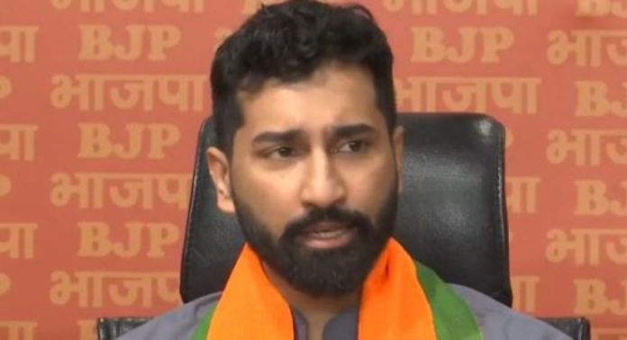 അയോധ്യയും വരാണസിയും പോലെ ഞാൻ പത്തനംതിട്ടയേയും മാറ്റുമെന്ന് അനിൽ ആന്റണി ; അത് വേണോയെന്ന് ജനങ്ങൾ…! അയോധ്യയും വരാണസിയും പോലെ ഞാൻ പത്തനംതിട്ടയേയും മാറ്റുമെന്ന് അനിൽ ആന്റണി ; അത് വേണോയെന്ന് ജനങ്ങൾ…!