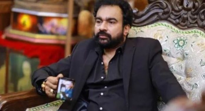 പുരാവസ്തു തട്ടിപ്പ് കേസ് ; മോന്സന് നല്കിയ പണത്തിന്റെ രേഖകള് പരാതിക്കാര് ഇന്ന് ക്രൈംബ്രാഞ്ചിന് കൈമാറും പുരാവസ്തു തട്ടിപ്പ് കേസ് ; മോന്സന് നല്കിയ പണത്തിന്റെ രേഖകള് പരാതിക്കാര് ഇന്ന് ക്രൈംബ്രാഞ്ചിന് കൈമാറും