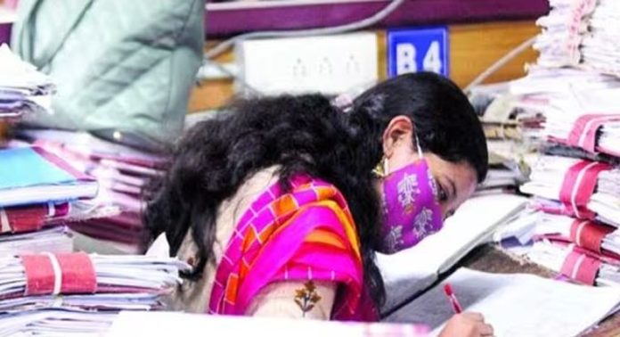 സർക്കാർ ജീവനക്കാരുടെ ശമ്പളം പിൻവലിക്കുന്നതിൽ ആശങ്ക ; നിയന്ത്രണം ഇന്നും തുടരും സർക്കാർ ജീവനക്കാരുടെ ശമ്പളം പിൻവലിക്കുന്നതിൽ ആശങ്ക ; നിയന്ത്രണം ഇന്നും തുടരും