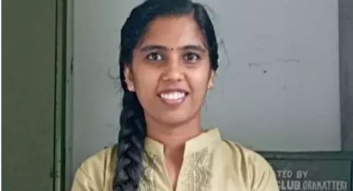 ഞാൻ എന്തെങ്കിലും ചെയ്തുപോകും, അതിനു കാരണം അയാൾ മാത്രമായിരിക്കും ; ജീവനൊടുക്കിയ ജൂനിയർ ഹെൽത്ത് ഇൻസ്പെക്ടറുടെ ഞെട്ടിപ്പിക്കുന്ന ശബ്ദസന്ദേശം പുറത്ത് ഞാൻ എന്തെങ്കിലും ചെയ്തുപോകും, അതിനു കാരണം അയാൾ മാത്രമായിരിക്കും ; ജീവനൊടുക്കിയ ജൂനിയർ ഹെൽത്ത് ഇൻസ്പെക്ടറുടെ ഞെട്ടിപ്പിക്കുന്ന ശബ്ദസന്ദേശം പുറത്ത്