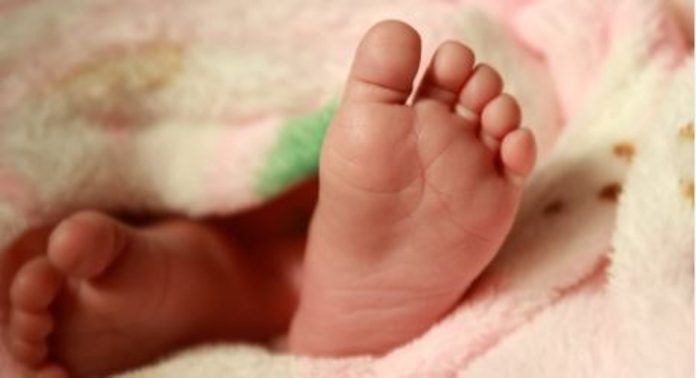 കുഞ്ഞിനെ 41000 രൂപയ്ക്ക് വിൽക്കാൻ ശ്രമം ; അമ്മ അറസ്റ്റിൽ കുഞ്ഞിനെ 41000 രൂപയ്ക്ക് വിൽക്കാൻ ശ്രമം ; അമ്മ അറസ്റ്റിൽ