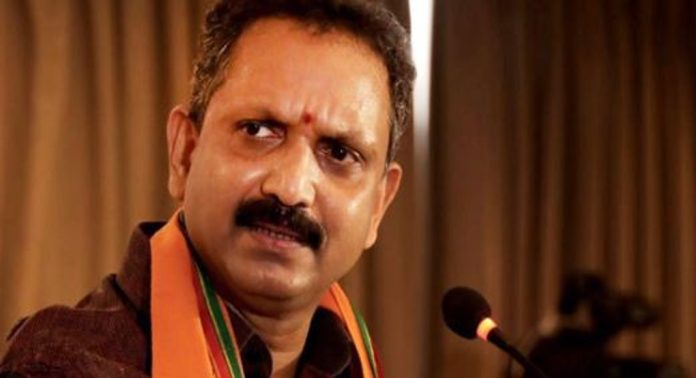 രാഹുലും ആനിരാജയും വിസിറ്റിങ് വിസക്കാര്, എന്റേത് സ്ഥിരംവിസ തെരഞ്ഞെടുപ്പിൽ ഞാൻ തന്നെ ജയിക്കും ; കെ സുരേന്ദ്രന് രാഹുലും ആനിരാജയും വിസിറ്റിങ് വിസക്കാര്, എന്റേത് സ്ഥിരംവിസ തെരഞ്ഞെടുപ്പിൽ ഞാൻ തന്നെ ജയിക്കും ; കെ സുരേന്ദ്രന്