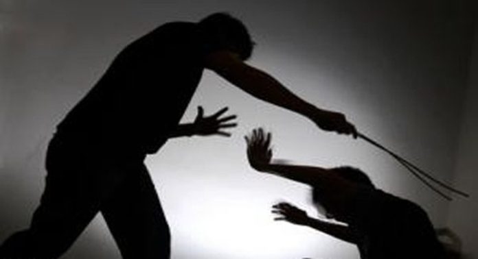 വെള്ളം നിറച്ച ബക്കറ്റില് തൊട്ടു ; പിന്നാലെ ദലിത് ബാലന് ക്രൂരമര്ദനം, പോലീസ് കേസെടുത്തു വെള്ളം നിറച്ച ബക്കറ്റില് തൊട്ടു ; പിന്നാലെ ദലിത് ബാലന് ക്രൂരമര്ദനം, പോലീസ് കേസെടുത്തു