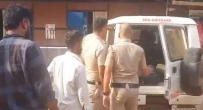 കൊല്ലം ചിതറയിൽ വനിതാ എസ്ഐയെ ഉപദ്രവിച്ചു ; മുന്നുപേർ അറസ്റ്റിൽ കൊല്ലം ചിതറയിൽ വനിതാ എസ്ഐയെ ഉപദ്രവിച്ചു ; മുന്നുപേർ അറസ്റ്റിൽ