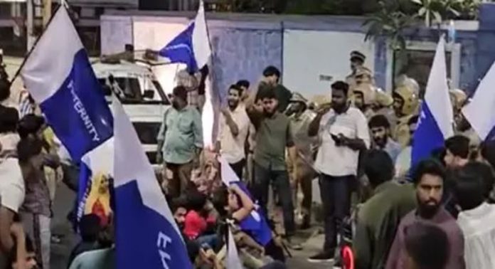 സിഎഎ വിരുദ്ധ പ്രതിഷേധം നടത്തി ; കോഴിക്കോട്ട് എട്ട് ഫ്രറ്റേണിറ്റി പ്രവര്ത്തകര് റിമാന്ഡില് സിഎഎ വിരുദ്ധ പ്രതിഷേധം നടത്തി ; കോഴിക്കോട്ട് എട്ട് ഫ്രറ്റേണിറ്റി പ്രവര്ത്തകര് റിമാന്ഡില്